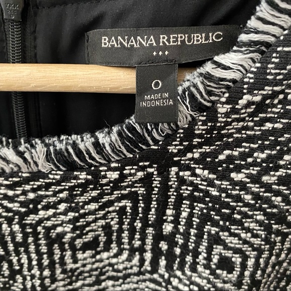 BR Tweed Shift Dress - Picture 4 of 4